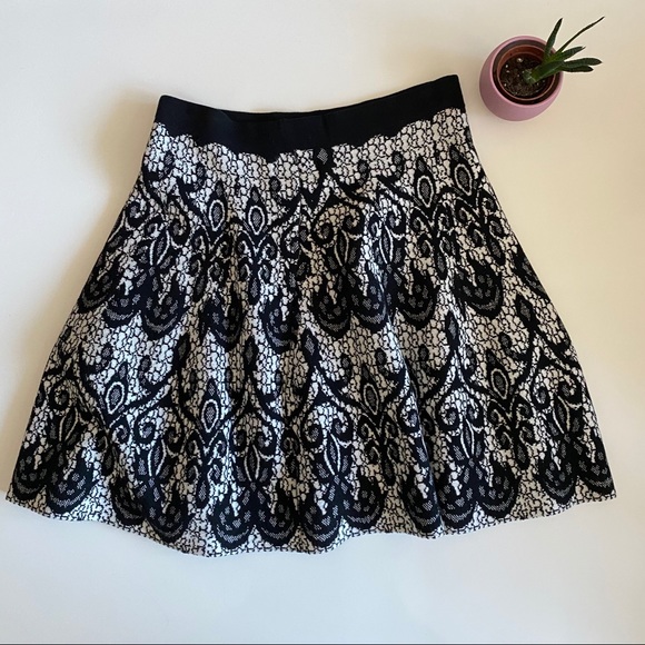 Cynthia Rowley A-Line Short Lace Winter Skirt - Picture 5 of 6